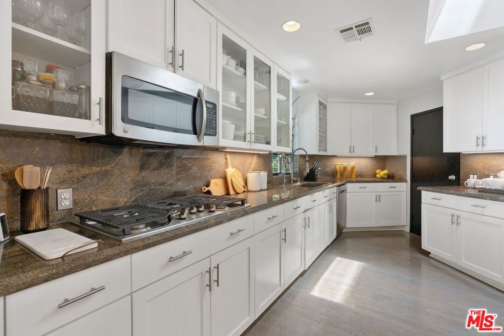 1581 Clear View Drive