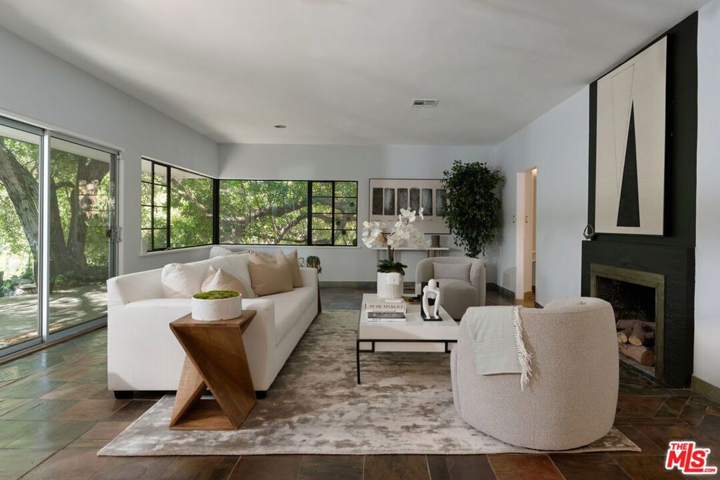 1581 Clear View Drive