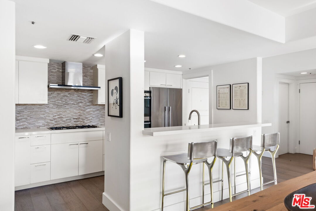 11690 Montana Ave Unit: PH303