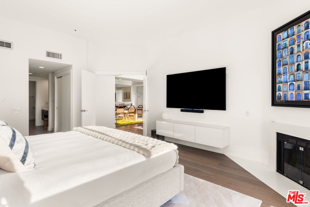 11690 Montana Ave Unit: PH303