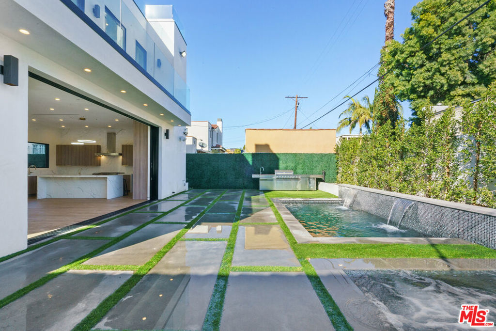 506 N Gardner Street