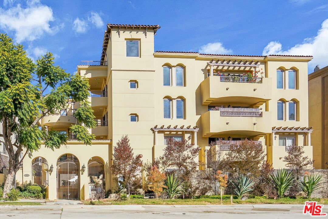 1522 Amherst Ave Unit: 202