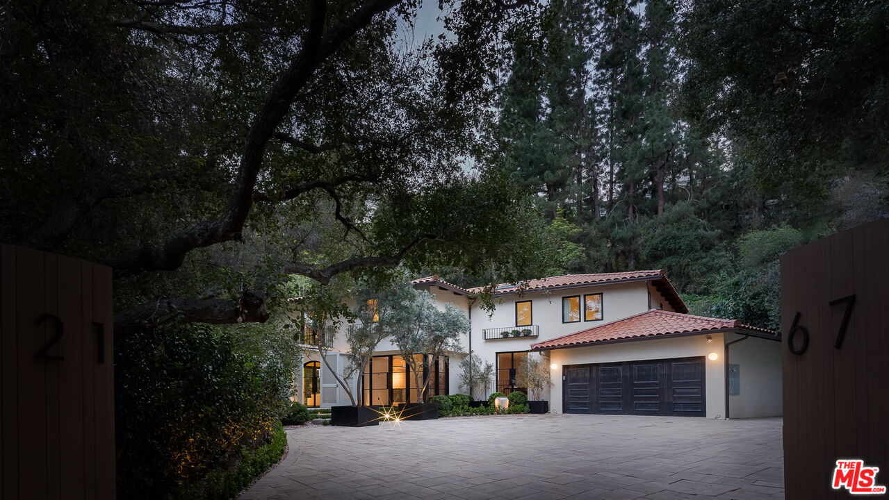 2167 Mandeville Canyon Rd