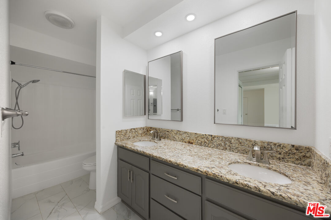 412 N Bellflower Blvd Unit: 306