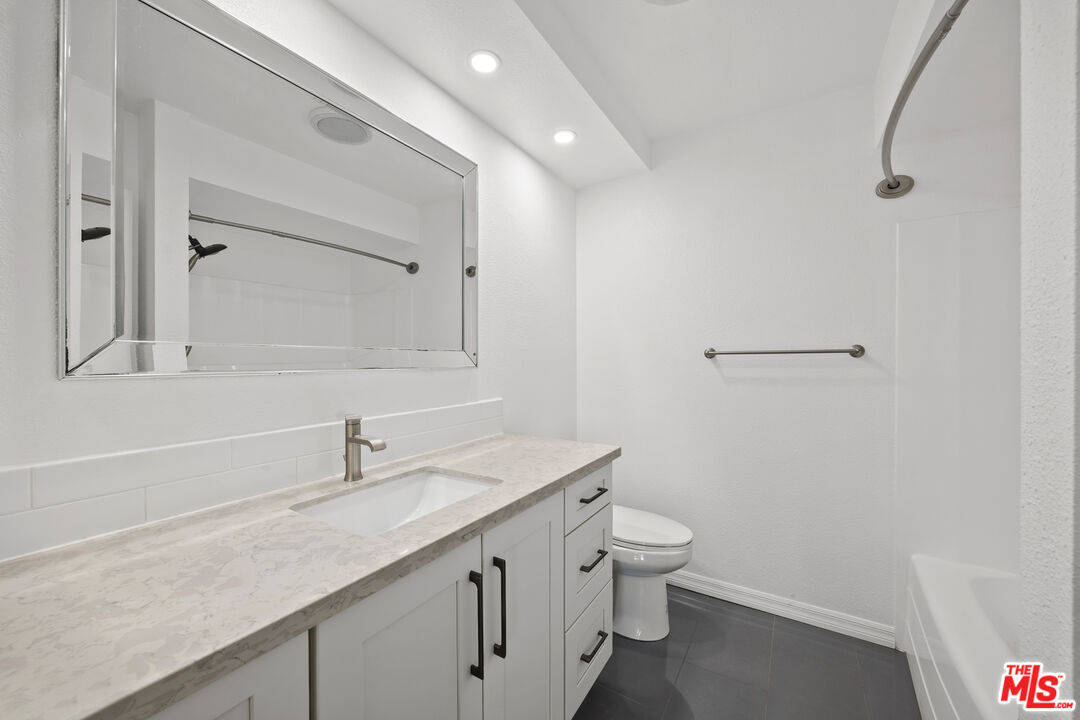 412 N Bellflower Blvd Unit: 306