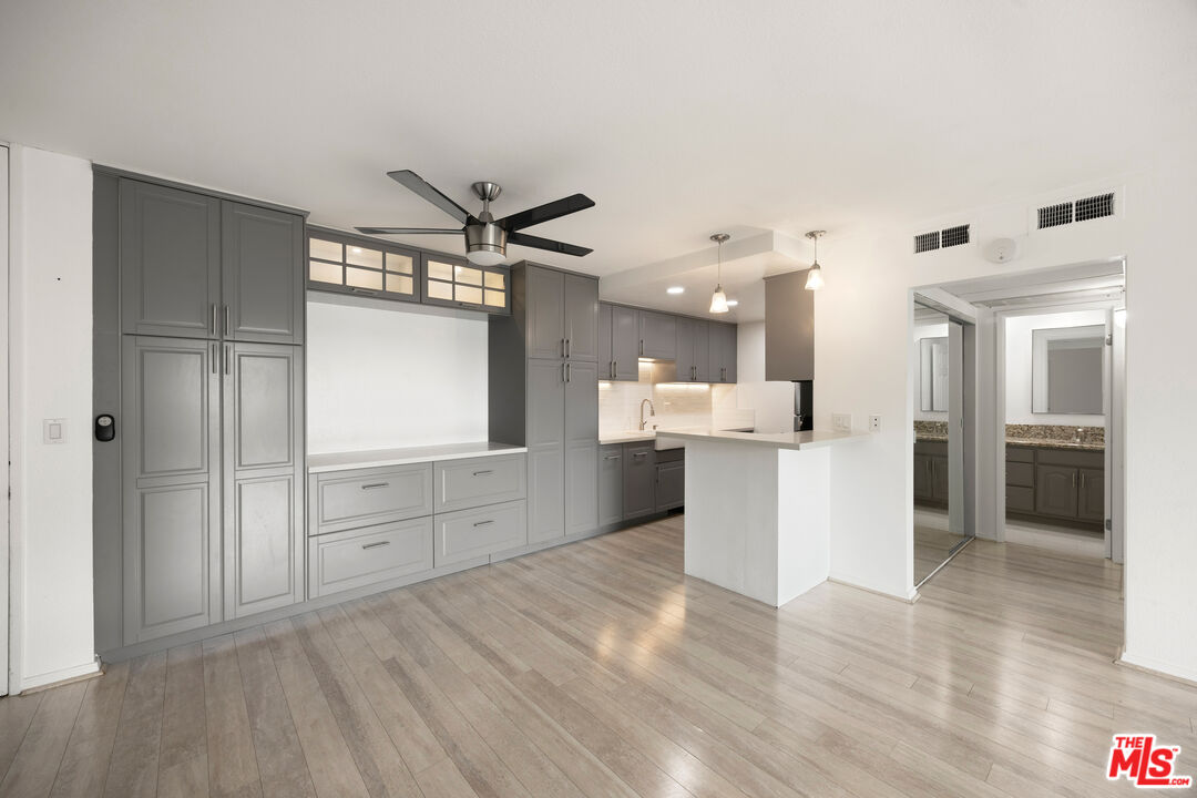 412 N Bellflower Blvd Unit: 306