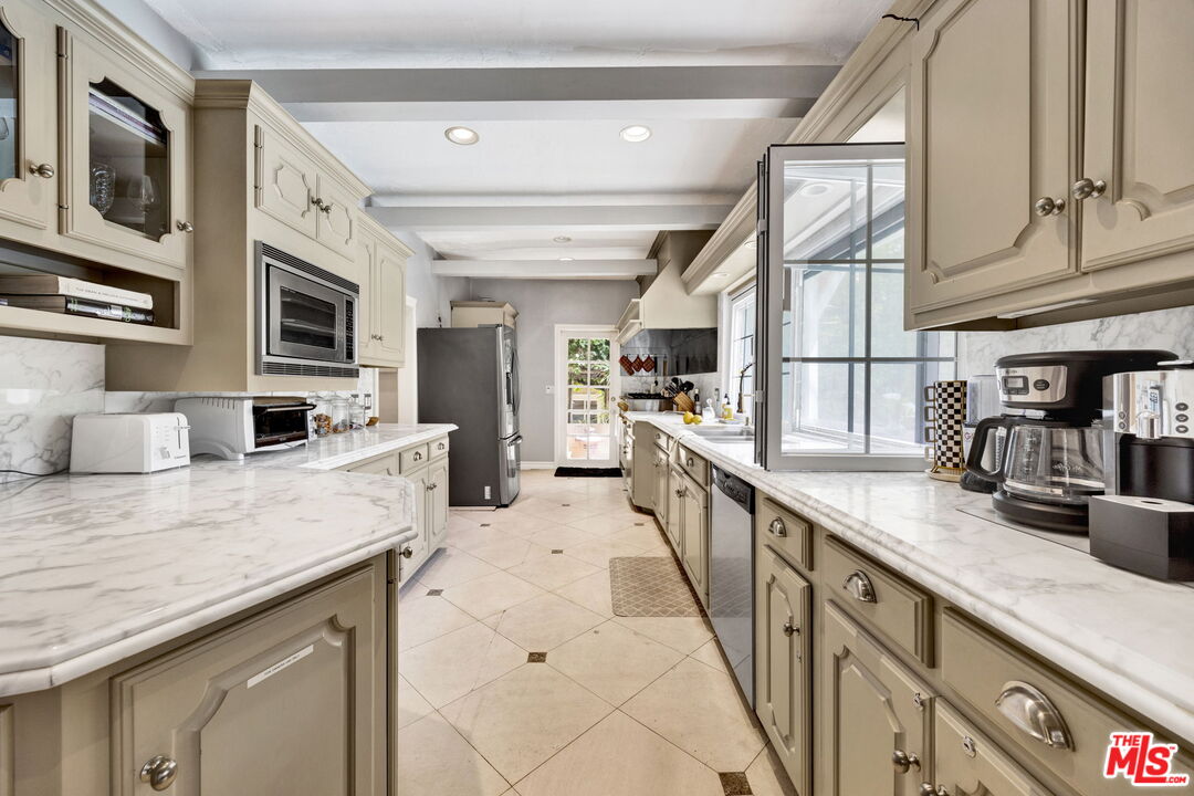 634 N Highland Ave