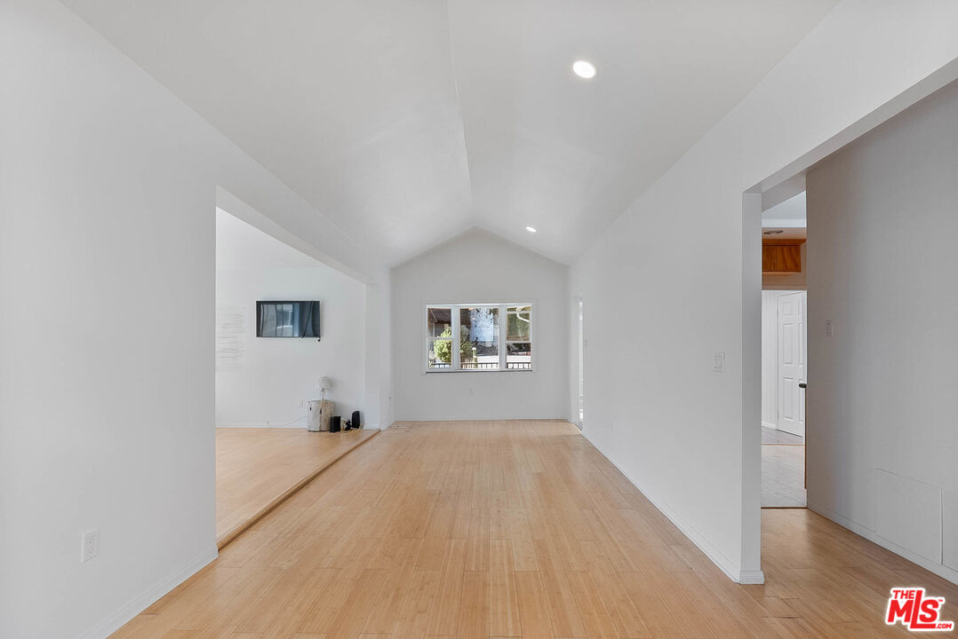 823 Glendale Blvd
