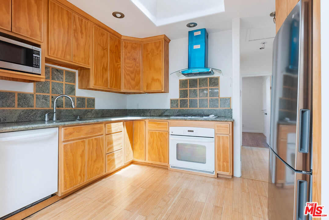 823 Glendale Blvd