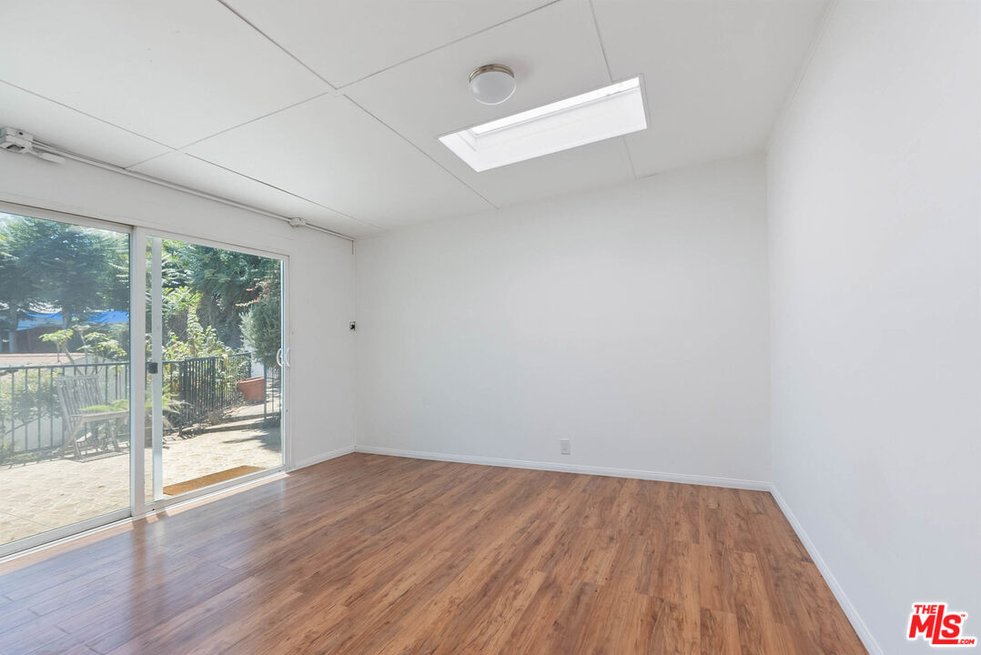 823 Glendale Blvd