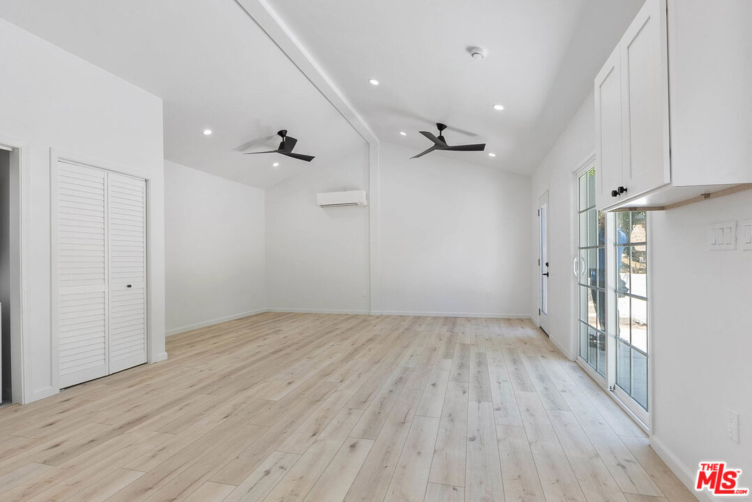 823 Glendale Blvd