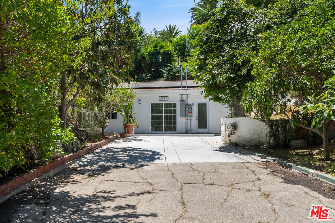 823 Glendale Blvd
