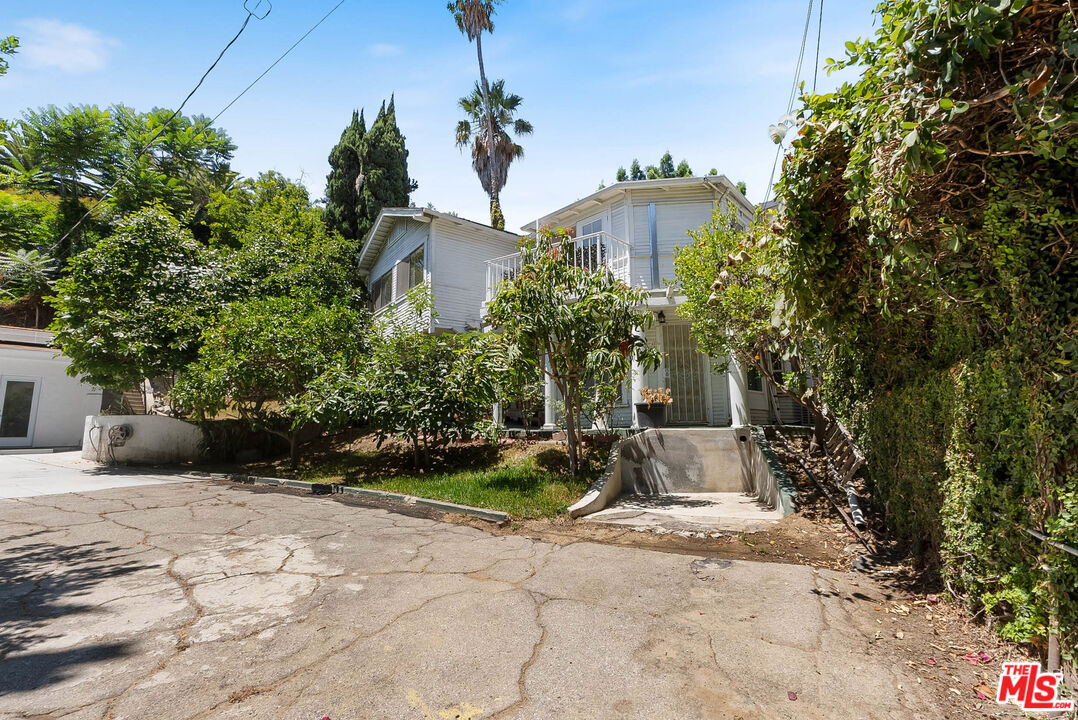 823 Glendale Blvd