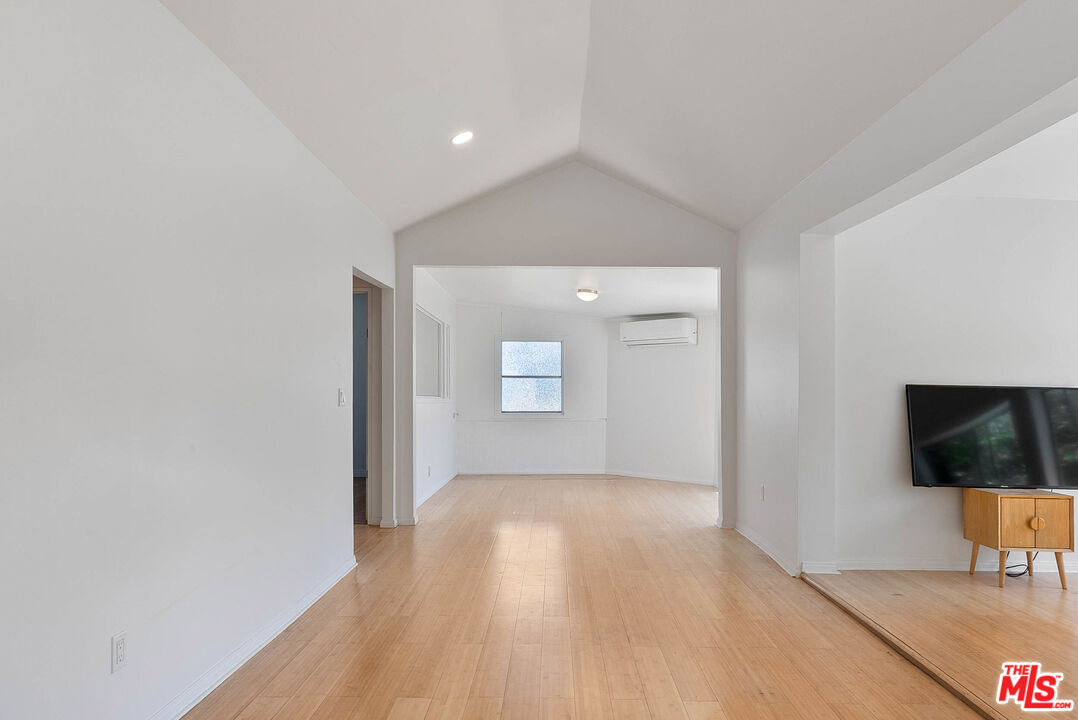 823 Glendale Blvd