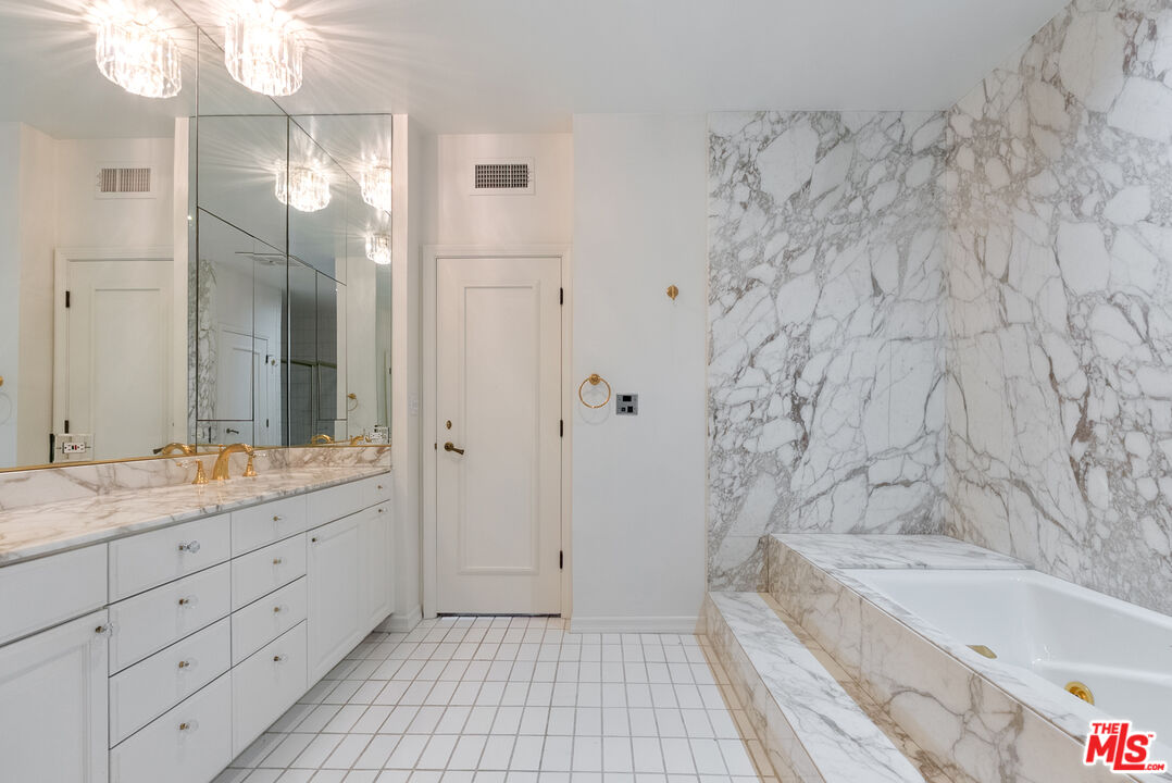 1220 Roxbury Dr Unit: 302
