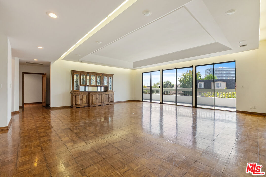 1220 Roxbury Dr Unit: 302