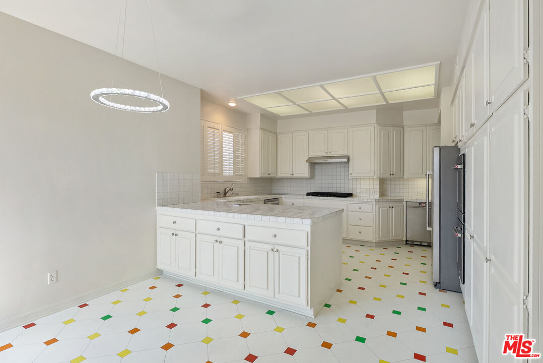 1220 Roxbury Dr Unit: 302