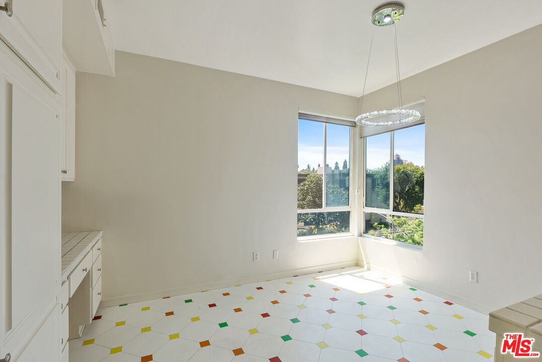 1220 Roxbury Dr Unit: 302