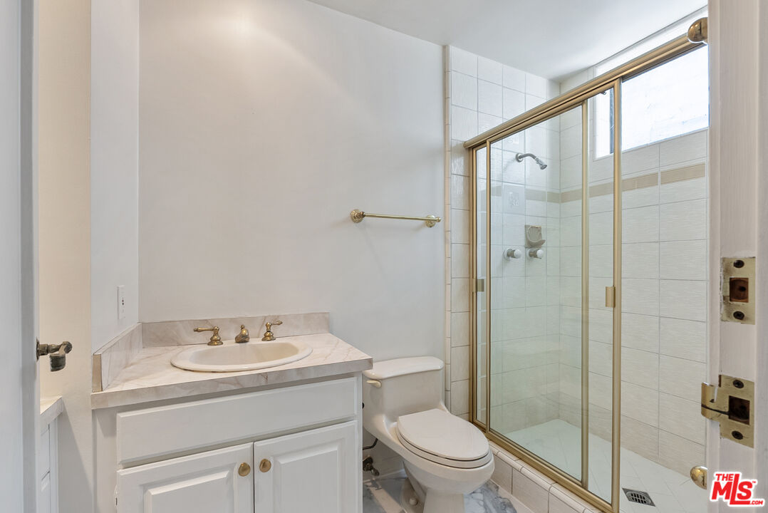 1220 Roxbury Dr Unit: 302