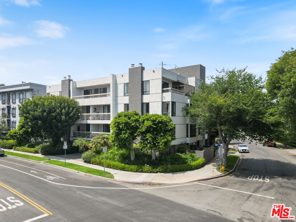 1220 Roxbury Dr Unit: 302