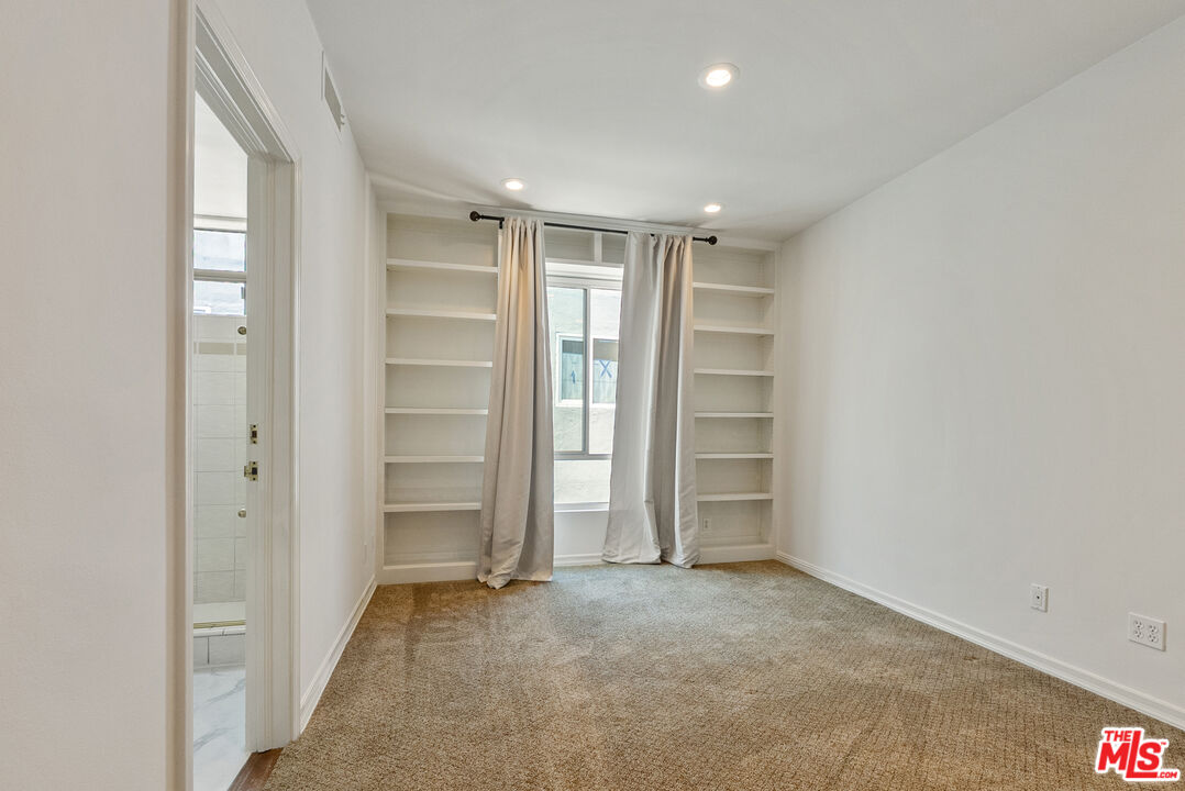 1220 Roxbury Dr Unit: 302