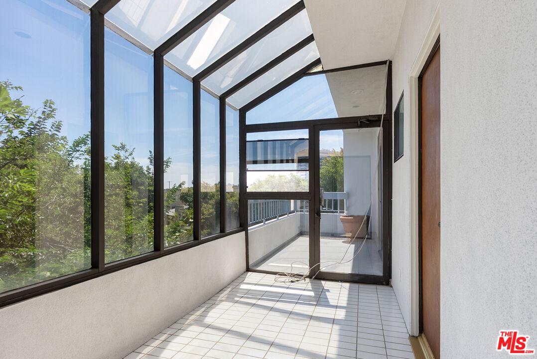 1220 Roxbury Dr Unit: 302