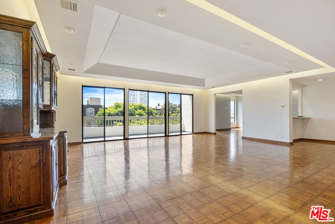 1220 Roxbury Dr Unit: 302