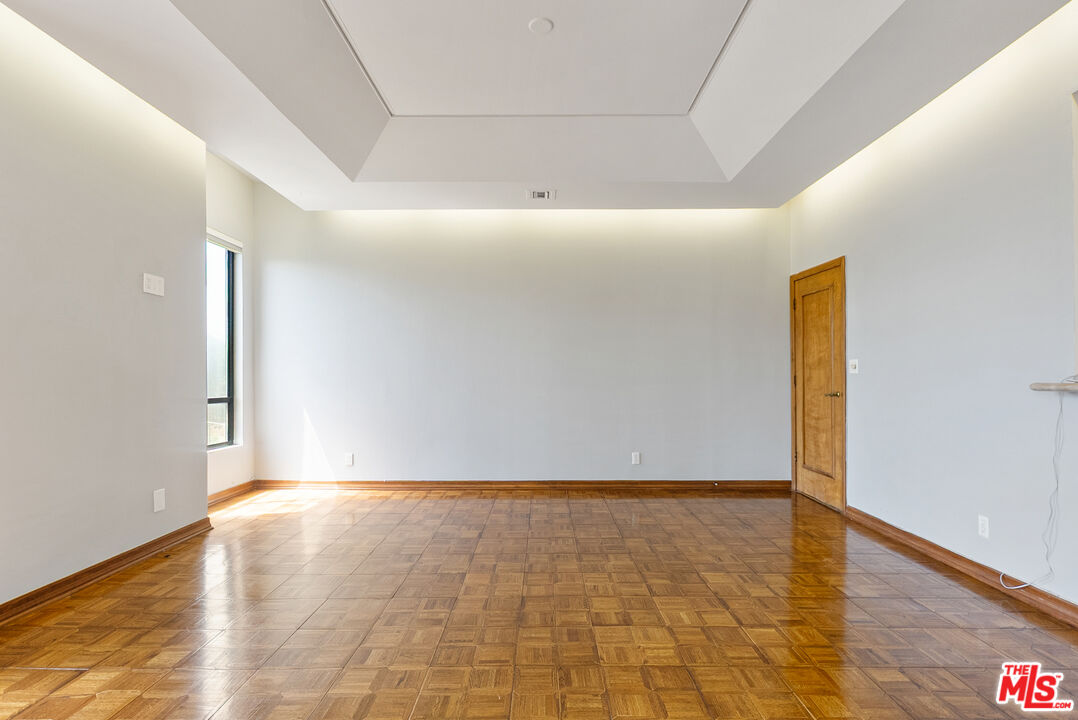 1220 Roxbury Dr Unit: 302