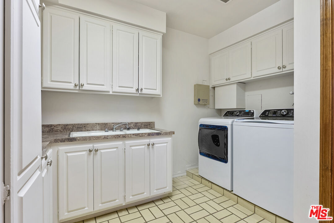 1220 Roxbury Dr Unit: 302