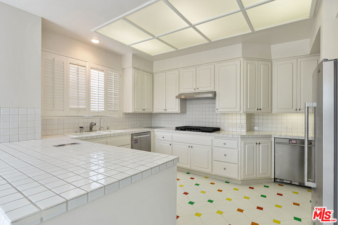 1220 Roxbury Dr Unit: 302