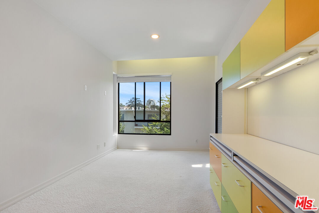 1220 Roxbury Dr Unit: 302