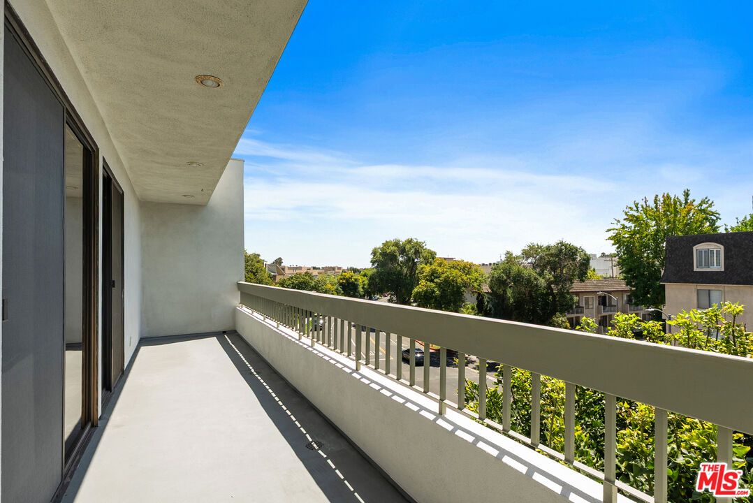 1220 Roxbury Dr Unit: 302