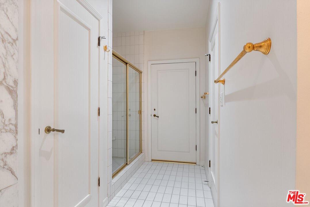 1220 Roxbury Dr Unit: 302