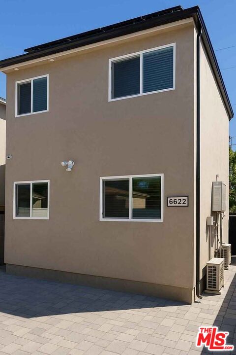 6622 Blewett Ave
