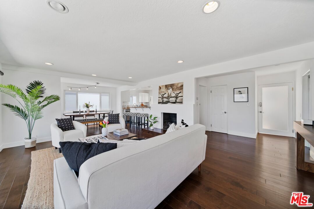 11689 Picturesque Dr