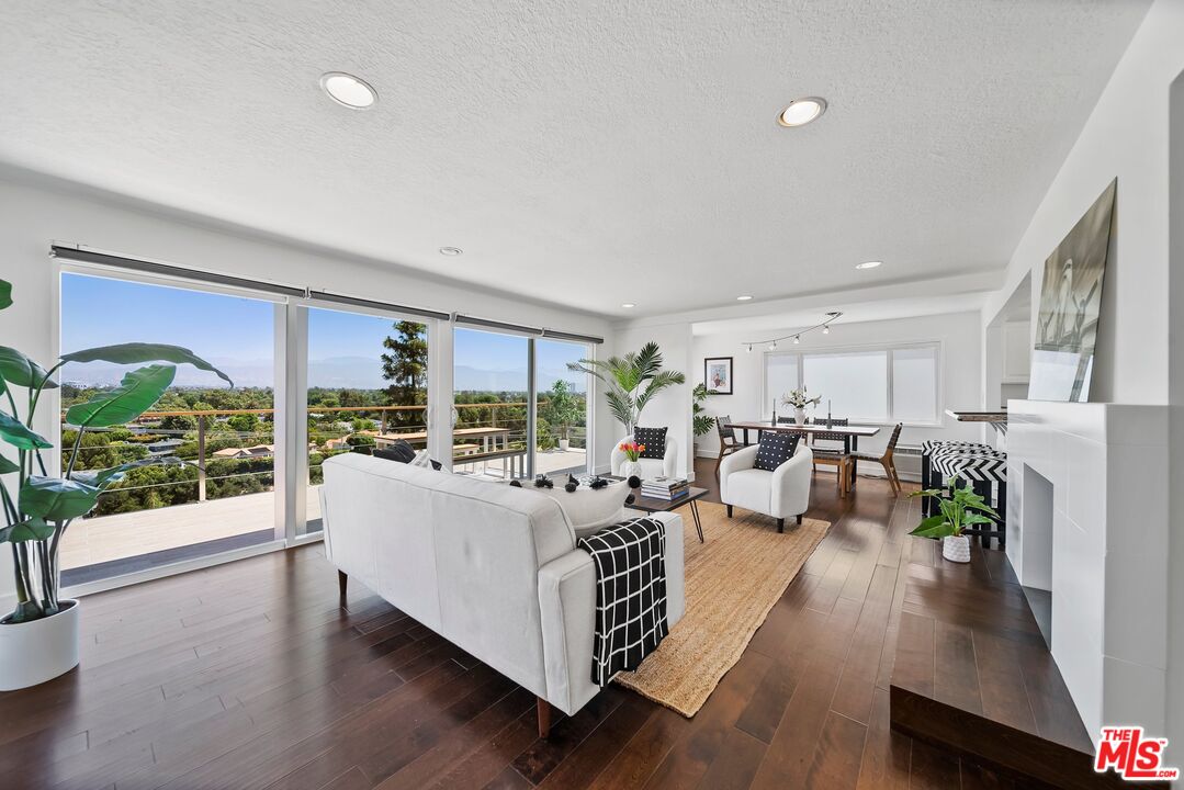 11689 Picturesque Dr