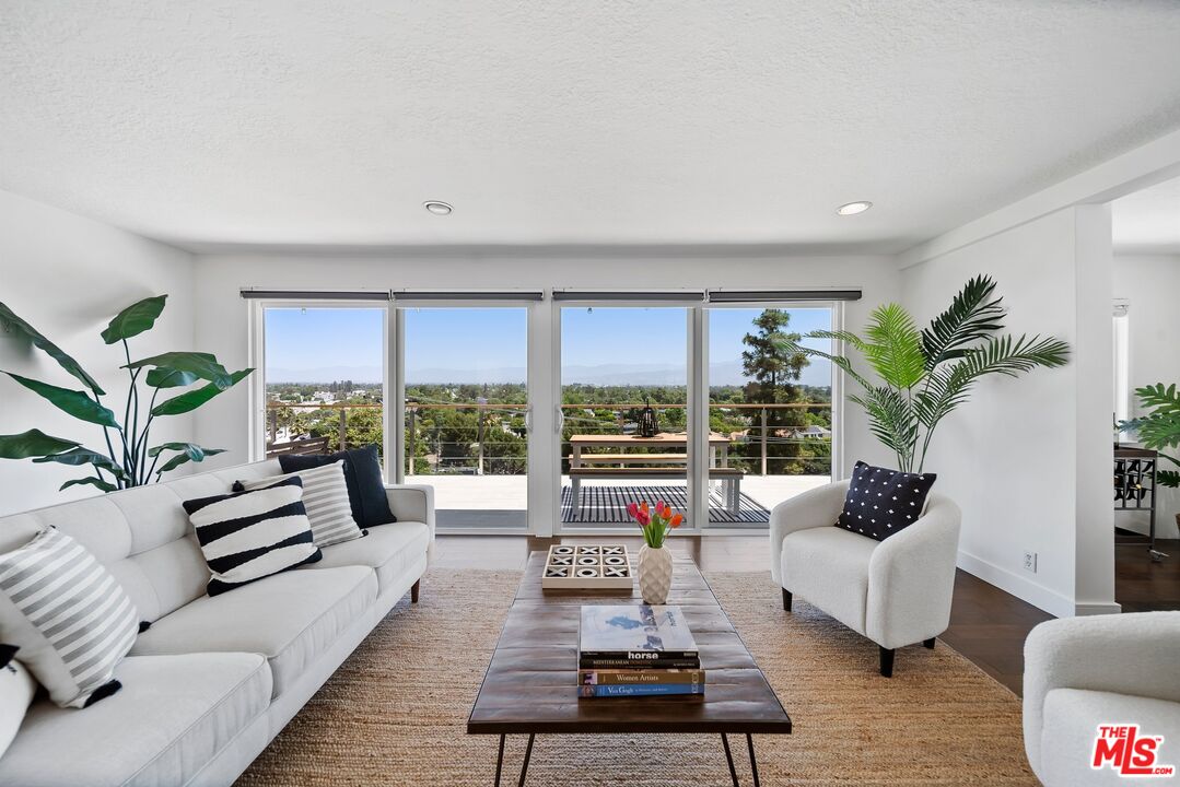 11689 Picturesque Dr