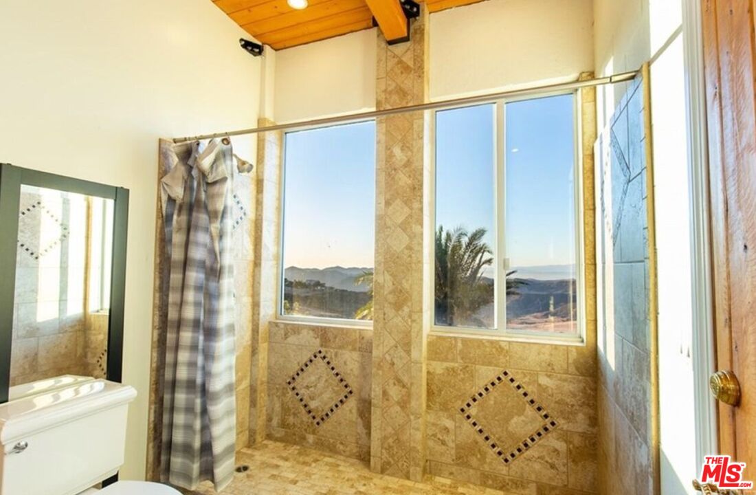 11077 Pacific View Dr