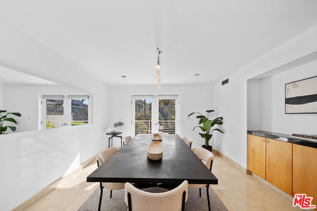 3111 Belden Dr