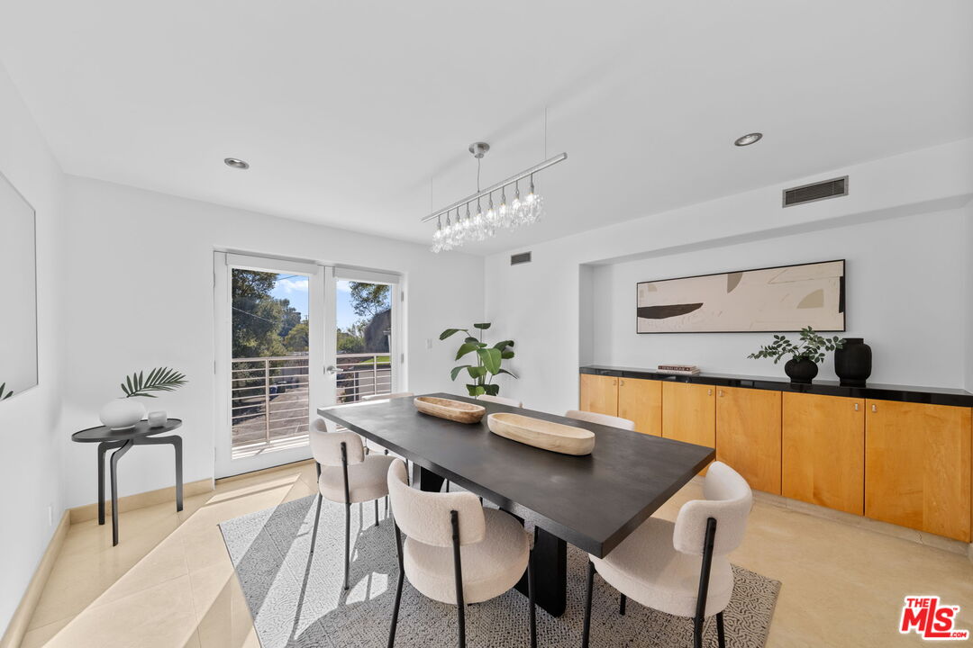 3111 Belden Dr