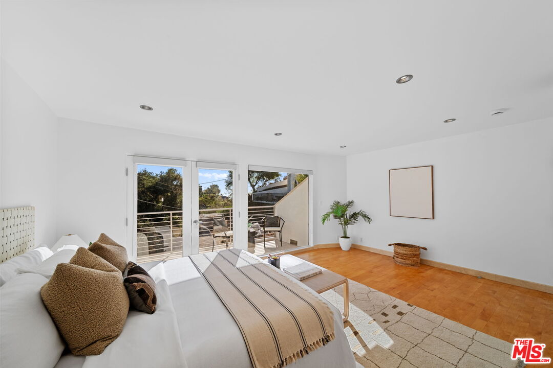 3111 Belden Dr