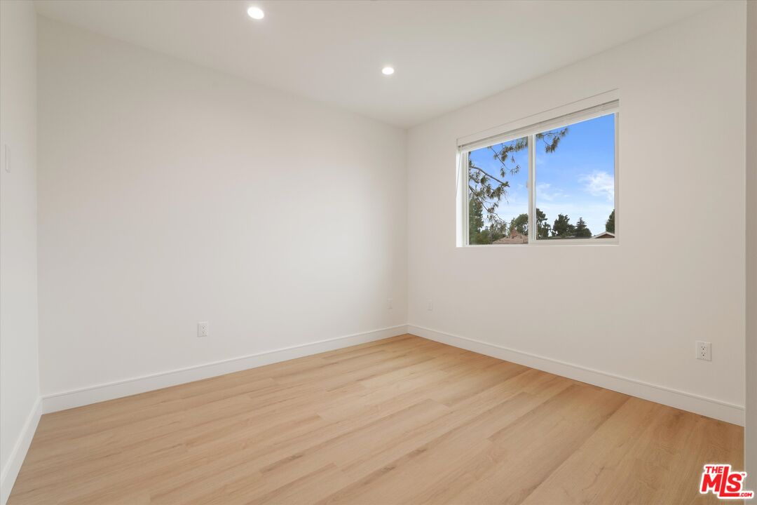 5530 Sunnyslope Ave