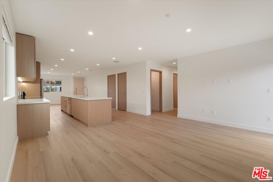 5530 Sunnyslope Ave