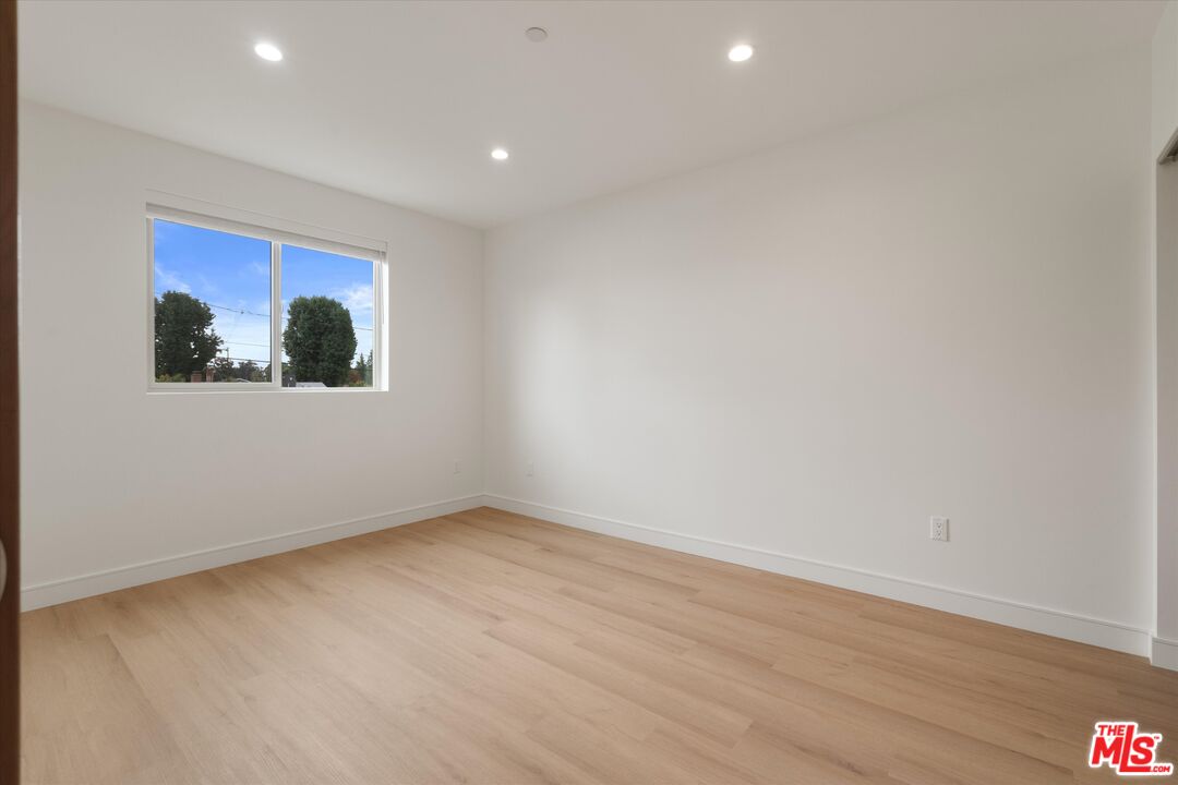 5530 Sunnyslope Ave