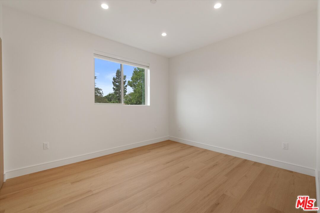 5530 Sunnyslope Ave