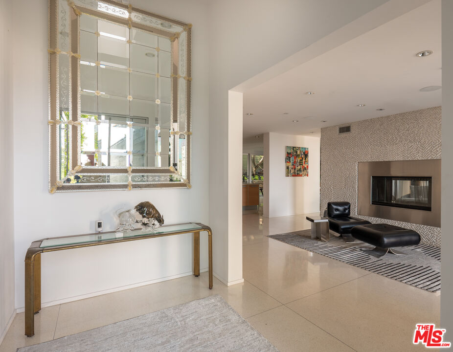 1545 Sunset Plaza Dr