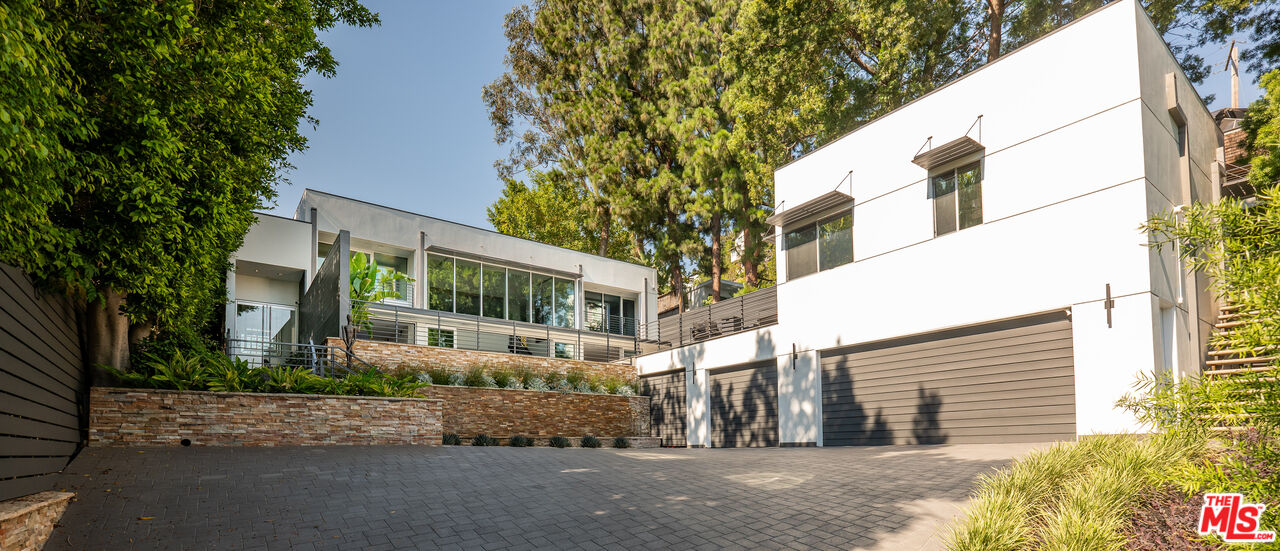 1545 Sunset Plaza Dr