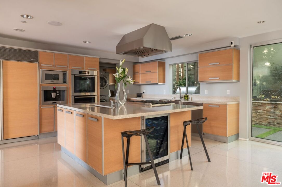 1545 Sunset Plaza Dr