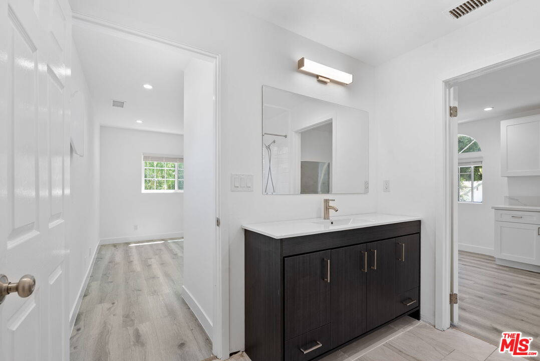 5543 Fallbrook Ave
