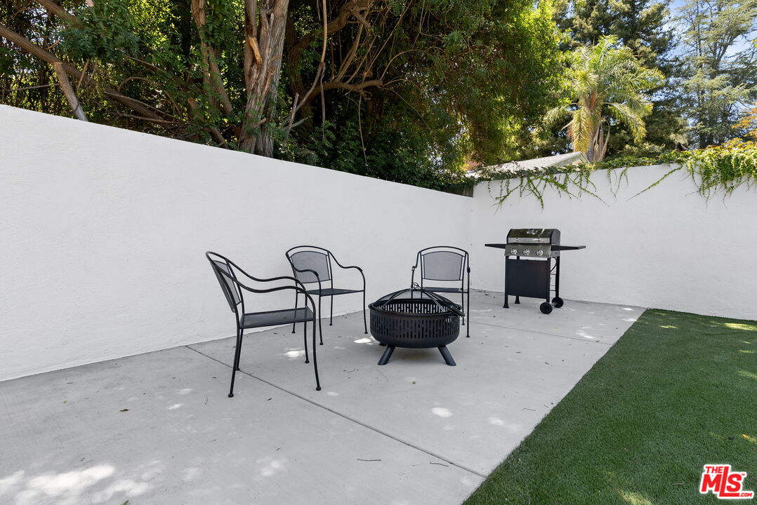 5543 Fallbrook Ave